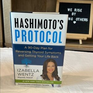 Hashimoto's Protocol Book by Izabella Wentz